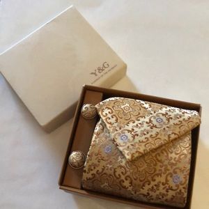 Gold , silver tie, cuff links, pocket square